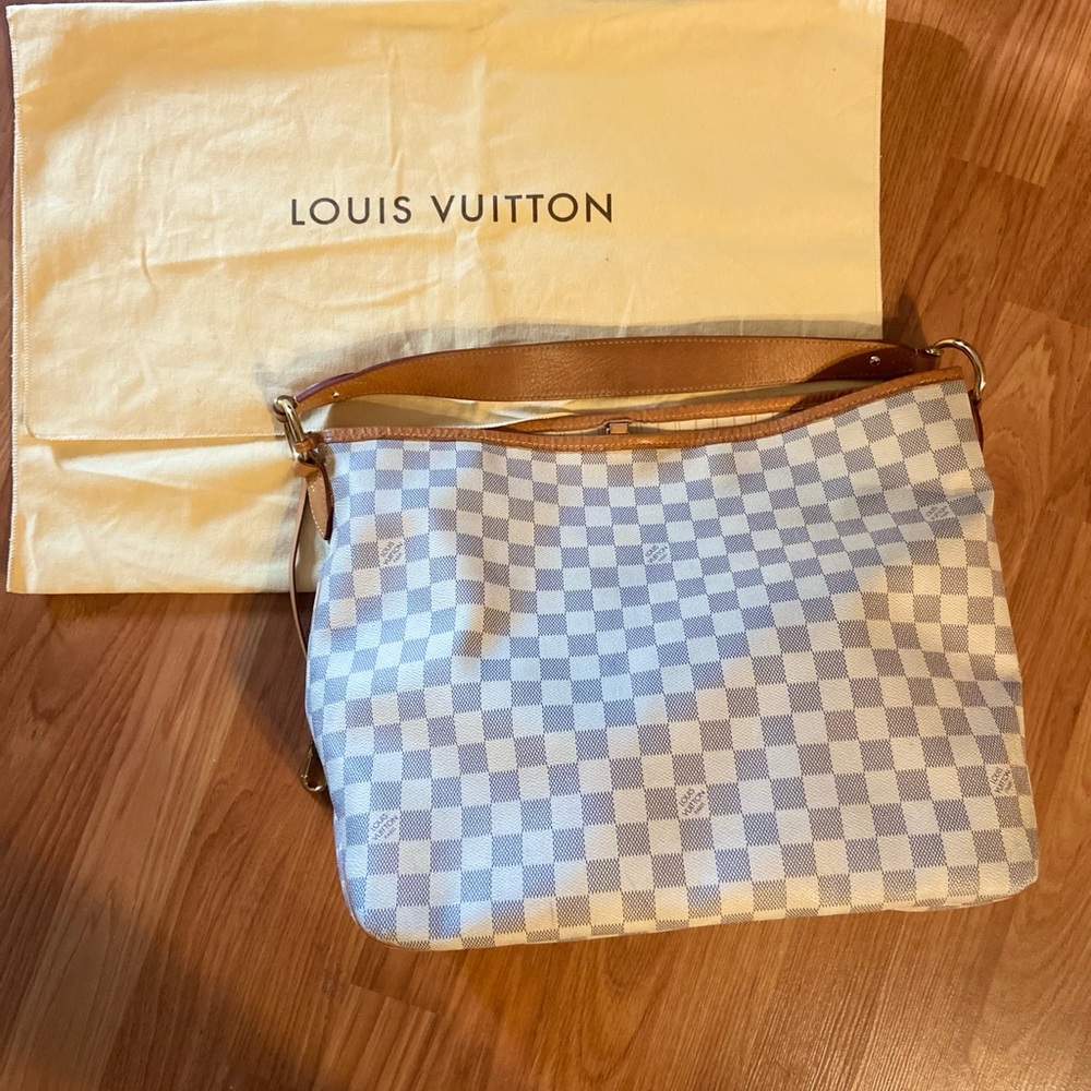 LOUIS VUITTON
Damier Azur Hobo